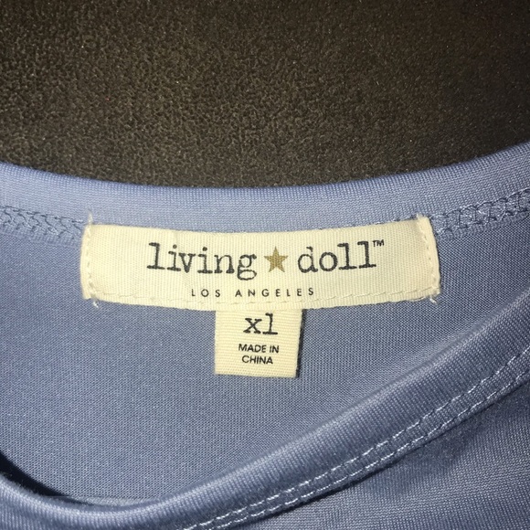 A dress - Picture 2 of 3